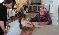 Huzurevi sakinleriyle gençler aynı masada buluştu