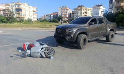 Kamyonet ile motosiklet çarpıştı: 1 yaralı