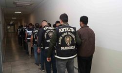 Kendilerini emniyet müdürü olarak tanıtıp 50 milyon TL'lik vurgun yaptılar