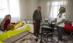 Mersin'de engellilere tekerlekli sandalye ve hasta bezi desteği