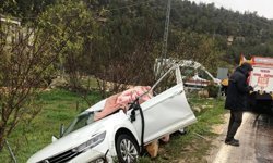 Mersin'de otomobil ile tır çarpıştı: 1 ölü, 2 yaralı