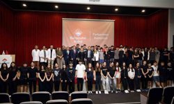 Rektör Özkan'dan lise öğrencileriyle ufuk açıcı sohbet