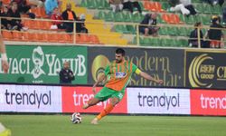 Trendyol Süper Lig: Corendon Alanyaspor: 2 - Kayserispor: 1 (İlk yarı)