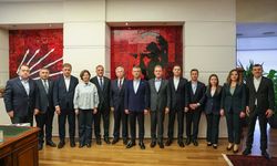 CHP'li Başkanlar Kılıçdaroğlu'nu tanımadı: Özgür Özel'e tam destek