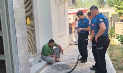 Annesine sinirlendi kendini eve kapatıp yakmaya çalıştı, mahallede korku ve öfke dolu anlar