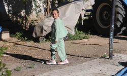 Depremde ailesini kaybeden Zeynep, amcasına 'baba', yengesine 'anne' diyerek hayata tutundu