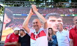 Dokumapark'ta milli heyecan: Antalyalılar Kepez'de dev ekranda buluştu