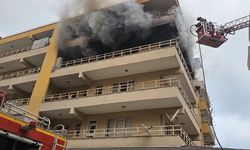 İskenderun'da apartman dairesinden alevler yükseldi