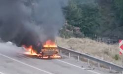 Kozan'da otomobil alev alev yandı, 13 yaşındaki Ömer'in duyarlılığı takdir topladı