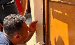 Parmağı kapıya sıkışan çocuğun imdadına itfaiye yetişti