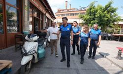 Tarsus'ta zabıtadan esnafa ortak kullanım alanı bilgilendirmesi