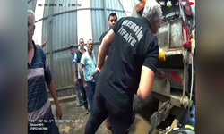 Akdeniz’de Çöp Kamyonunda Sıkışan İşçiyi İtfaiye Kurtardı