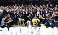 Fenerbahçe Beko’dan Tarihi Sezon! Üç Kupayla Zirveye Damga Vurdu