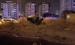 Adana'da takla atan otomobildeki 2 kişi yaralandı