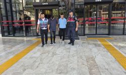 Alanya'da ayakkabı mağazasından hırsızlık yapan 2 şüpheli tutuklandı