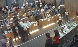 Toroslar Belediyesi Meclisi'ndeki gerginliğin görüntüleri ortaya çıktı