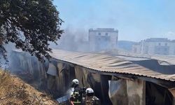 İşçilerin kaldığı konteyner yatakhane alevlere teslim oldu