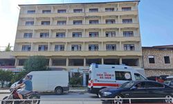 Mühürlenen otelde hurda sökümü yapan işçi yüksekten düşme sonucu yaralandı