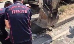 Osmaniye'de mazgala düşen yavru kedi itfaiye ekiplerince kurtarıldı