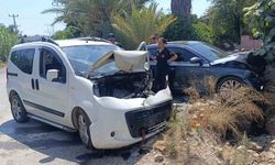 Otomobil ile hafif ticari araç kafa kafaya çarpıştı: 1 yaralı