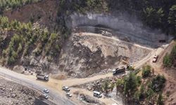 Adana'daki 'Heyelan Islahı ve Tünel Projesi'nde ilk kazma vuruldu