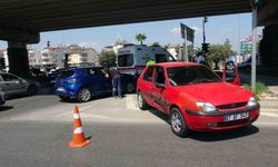 Antalya'da iki otomobil çarpıştı: 1 yaralı