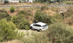 Antalya'da otomobil dereye uçtu: 1 yaralı