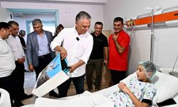 Başkan Uysal'dan sünnet olan çocuklara ziyaret