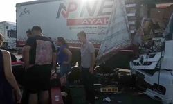 Emniyet şeridindeki tıra başka bir tır çarptı: 2 yaralı