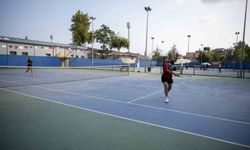 Mersin'de 30 Ağustos coşkusu tenis kortlarına taşındı