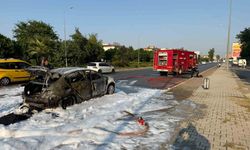 Seyir halindeyken aniden alev alan otomobildeki 4 kişi yaralandı