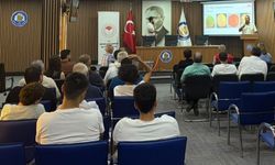 Tarsus'ta turunçgil üreticilerine doğru hasat eğitimi