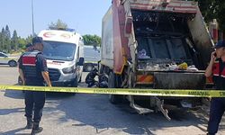 Temizlik işçisi görev yaptığı çöp kamyonunun altında kalarak hayatını kaybetti