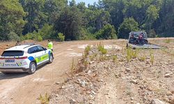 Trafik uygulamasını görünce motosikletini ormanlık alana bırakıp kaçtı, cezadan kaçamadı