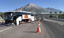 Yolcu otobüsü bariyere çarptı: 5 yaralı
