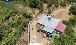 Yolu olmayan yatalak vatandaş için köylü arazisini verdi, belediye yol yaptı