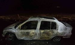Burdur'da araç yangını otluk alana sıçradı: 2 bin metrekare alan yandı