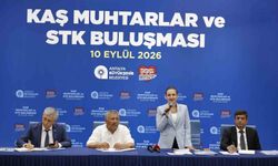 Güreşçiyi alnından öpen Antalya Büyükşehir Belediye Başkanı Büşra Özdemir'den eleştirilere tepki: 'Böyle başarılarda o mertlerin çıkıp alnından öpülür, onlar da başkanının elinden öper'