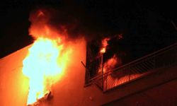 Korku dolu gözlerle izlediler: Daire alev alev yandı, mahalleli sokağa döküldü