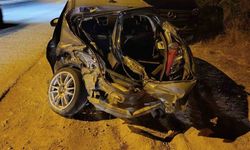 Manavgat'ta karşı şeride geçen otomobil otobüse çarptı: 1 yaralı