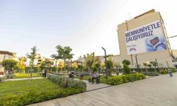 Mersin'de Kırmızı Lacivert Kent Meydanı çarşıya nefes aldırdı