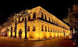 Silifke Hükümet Konağı gece görüntüsüyle ilçeye değer katıyor