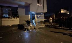 Adana'da 2'si çocuk 5 kişinin bulunduğu eve el yapımı patlayıcı attılar