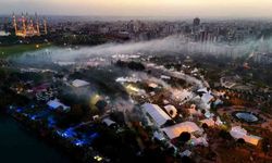Adana'da kebap dumanıyla, metrelerce kuyruk oluştu