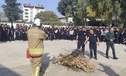Antakya'da öğrenci ve öğretmenlere yangın eğitimi verildi