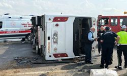 Antalya-Isparta Karayolunda yolcu midibüsü devrildi: 1'i ağır 17 yaralı