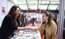 Antalya Kitap Fuarı'nda ikinci gün yoğunluğu