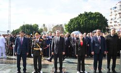 Antalya'da Cumhuriyet Bayramı kutlamaları çelenk töreniyle başladı