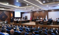 CHP'den istifa eden Konyaaltı Belediye Başkanı Kotan'ın katıldığı meclis toplantısında gerginlik yaşandı