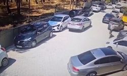 El freni çekilmeyen otomobil yokuş aşağı giderken güvenlik görevlileri durdurdu